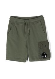 C.P. Company Kids side logo-plaque cargo shorts - Verde