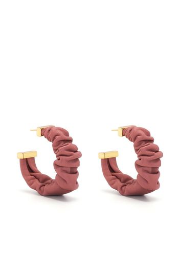 Cult Gaia Sanura ruched leather hoops - Rosa