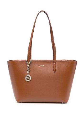 DKNY logo-charm tot bag - Marrone