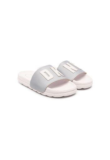 Dkny Kids logo-patch slip-on slides - Grigio