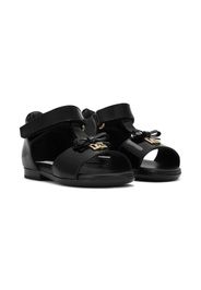 Dolce & Gabbana Kids Sandali con placca logo - Nero