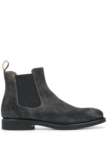 chelsea boots