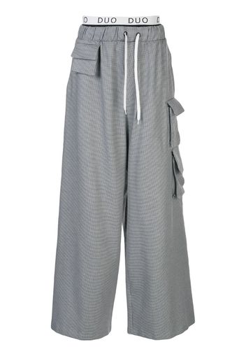 wide-leg cargo trousers