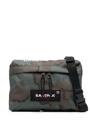 Eastpak abstract-pattern crossbody bag - Verde