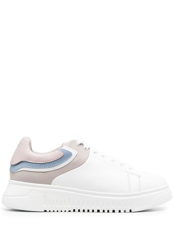 Emporio Armani Sneakers con logo goffrato - Bianco