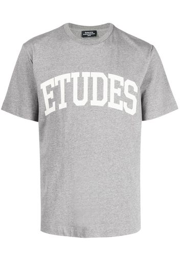 Etudes T, shirt Wonder University, Études  The Couture Club Granatowy T- shirt z motywem okrągłego wycięcia - SlocogShops - Grigio