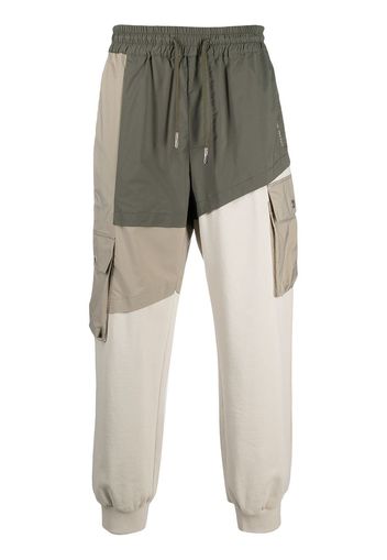 Feng Chen Wang Pantaloni sportivi con design color-block - Grigio