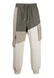 Feng Chen Wang Pantaloni sportivi con design color-block - Grigio