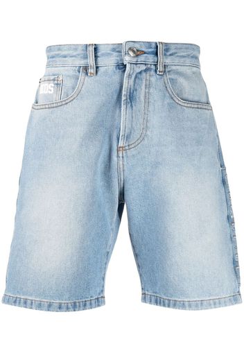 Gcds Shorts denim con applicazione - Blu