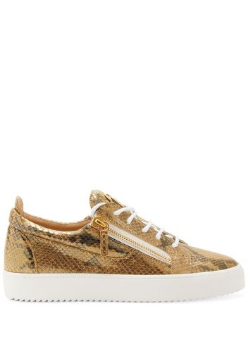 Giuseppe Zanotti Sneakers Frankie con effetto pelle di serpente - Oro