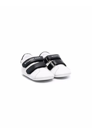 Givenchy Kids logo-print touch-strap sneakers - Bianco