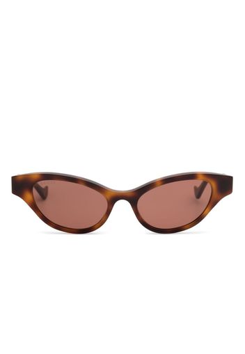 Gucci Eyewear logo-engraved cat-eye sunglasses - Marrone