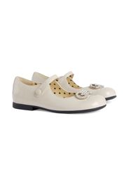 Gucci Kids logo-plaque embellished ballerina shoes - Bianco