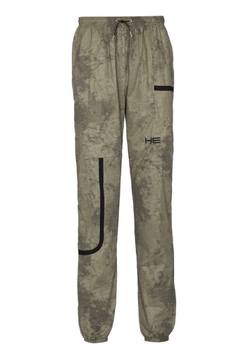 HELIOT EMIL camouflage-print track pants - Verde