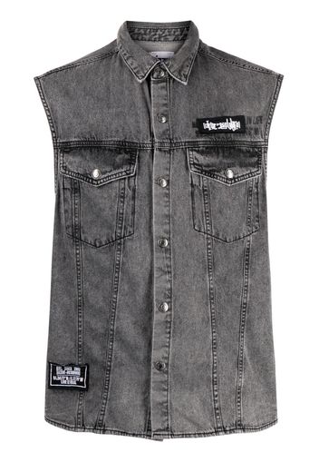 izzue sleeveless patch-detail denim shirt - Grigio