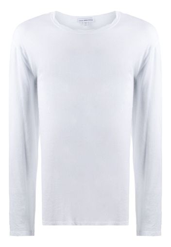 long-sleeved T-shirt