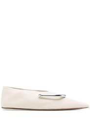 Jil Sander plaque-detail pointed ballerina shoes - Toni neutri