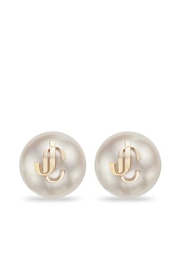 Jimmy Choo debossed-logo pearl earrings - Bianco