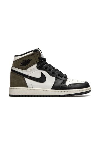 Air Jordan 1 Retro sneakers