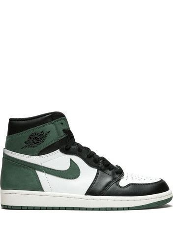 Air Jordan 1 Retro sneakers