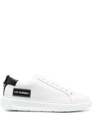 LES HOMMES logo-patch leather sneakers - Bianco