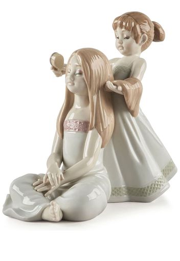 Lladró Combing Your Hair porcelain figurine - Toni neutri