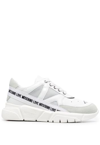 Love Moschino logo-tape mesh-panel trainers - Bianco