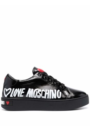 Love Moschino logo-print low-top sneakers - Nero