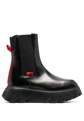 Love Moschino logo-patch ankle boots - Nero