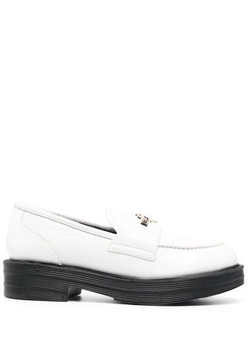 Love Moschino contrasting-sole logo plaque loafers - Bianco