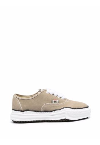 Maison Mihara Yasuhiro Sneakers con applicazione - Toni neutri