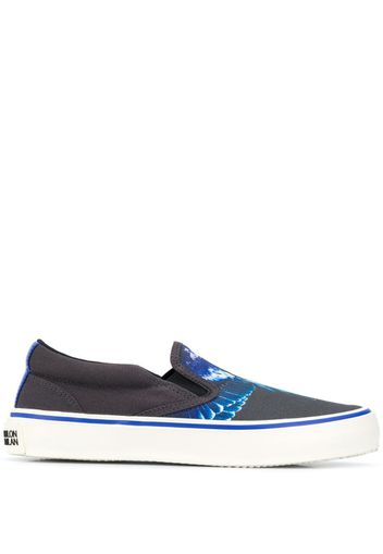 Wings-print slip-on sneakers