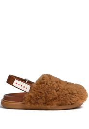 Marni logo-patch shearling slingback mules - Marrone