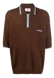 Martine Rose logo-patch knitted polo shirt - Marrone