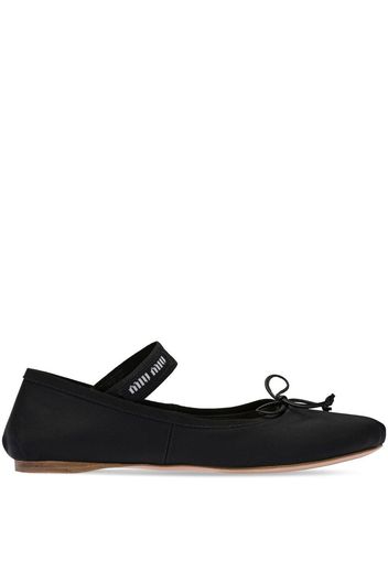 Miu Miu logo-strap satin ballerina pumps - Nero