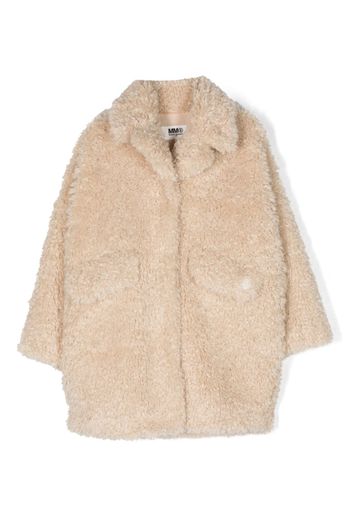 MM6 Maison Margiela Kids embroidered-logo faux-fur jacket - Toni neutri