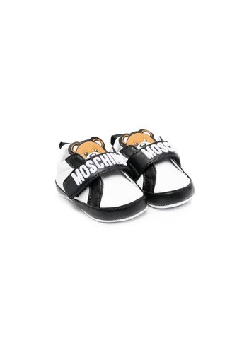 Moschino Kids logo-print teddy sneakers - Bianco