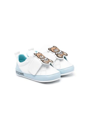 Moschino Kids logo-patch sheepskin sneakers - Bianco