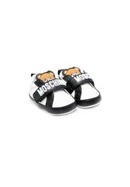 Moschino Kids logo-print teddy sneakers - Bianco