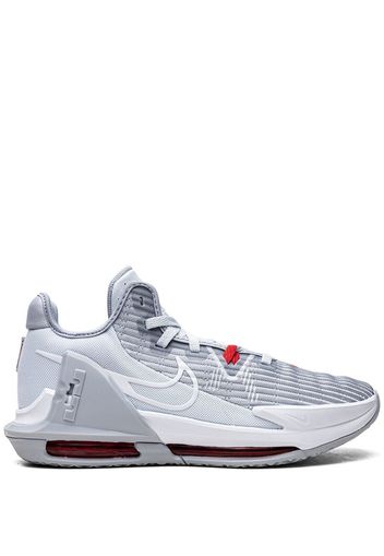 Nike LeBron Witness VI sneakers - Grigio