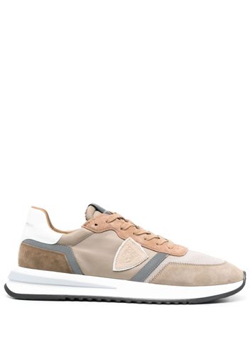 Philippe Model Paris logo-patch low-top sneakers - Toni neutri