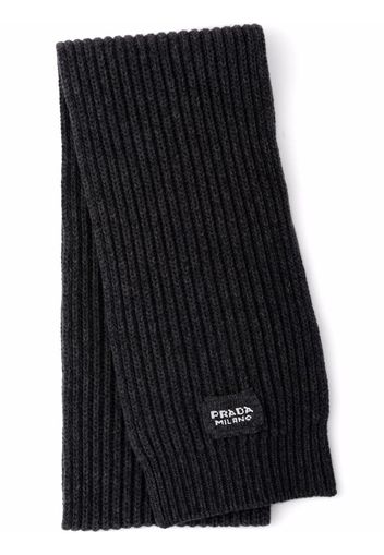 Prada logo-patch knitted scarf - Nero