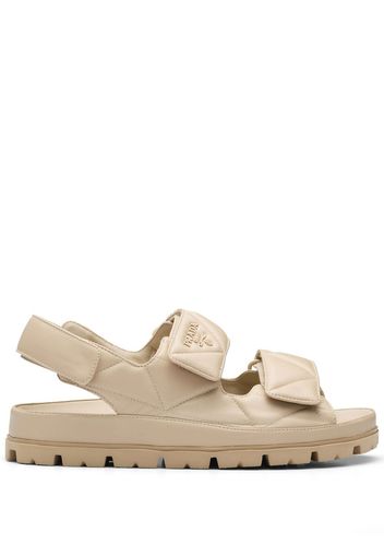 Prada logo-plaque leather sandals - Toni neutri