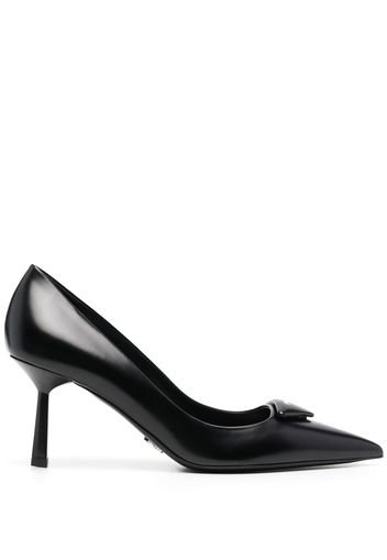 Prada Pumps con placca logo - Nero