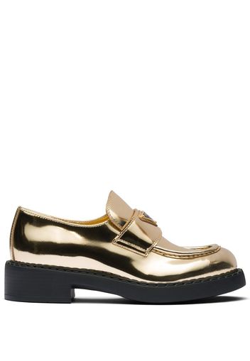 Prada metallic triangle-logo loafers - Oro