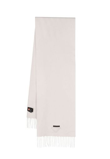 Prada triangle-logo fringed cashmere scarf - Toni neutri