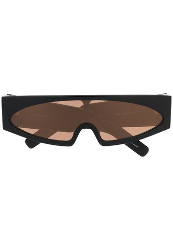 wraparound-frame sunglasses