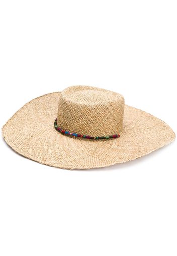 wide brim straw hat