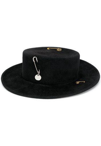 Cappello con catena