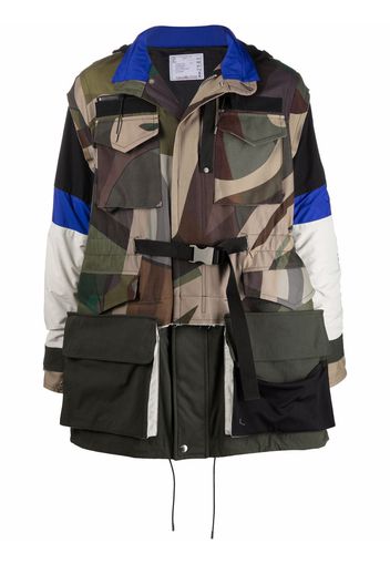 Sacai Cappotto con stampa camouflage - Verde